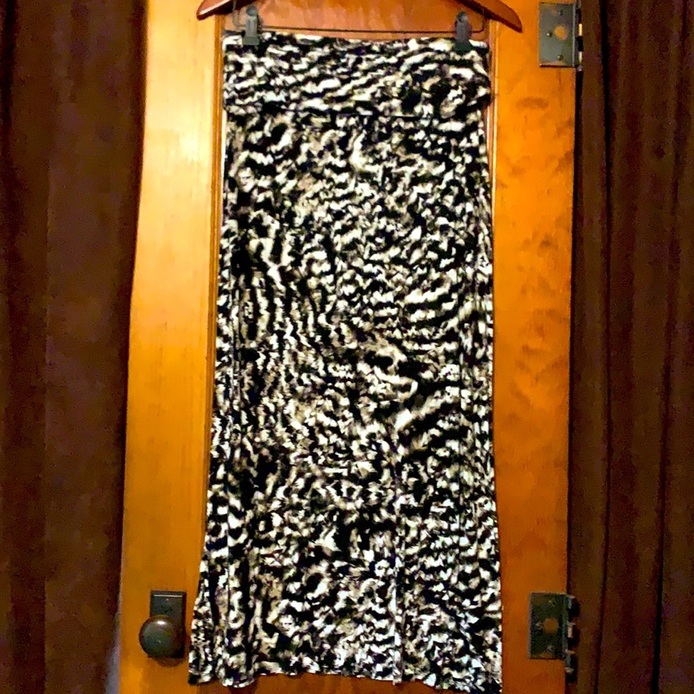 Tie-dye maxi skirt. Like new. Medium (petite).
